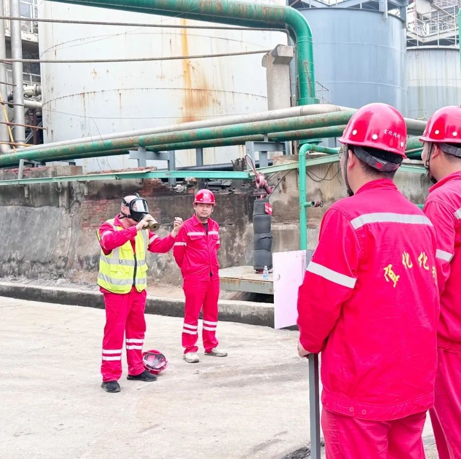 【安全生产月】工程二公司双环项目部开展危化品泄漏应急演练(图4) 【安全生产月】工程二公司双环项目部开展危化品泄漏应急演练(图4)