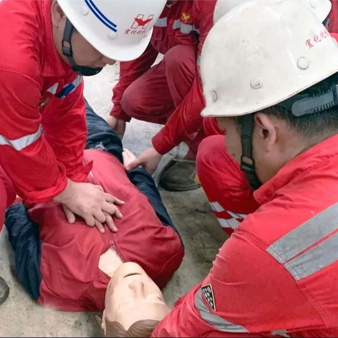 undefined 【安全生产月】设备制造分公司开展受限空间应急演练活动(图2)