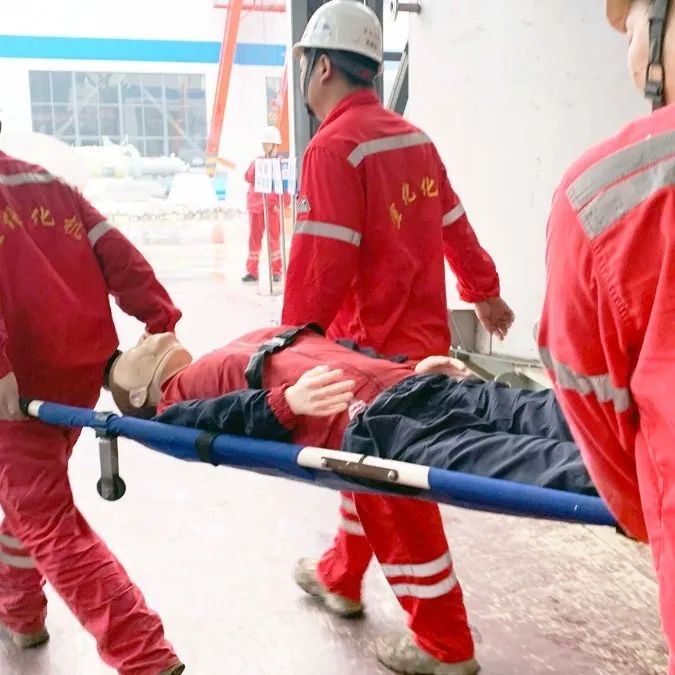 undefined 【安全生产月】设备制造分公司开展受限空间应急演练活动(图3)