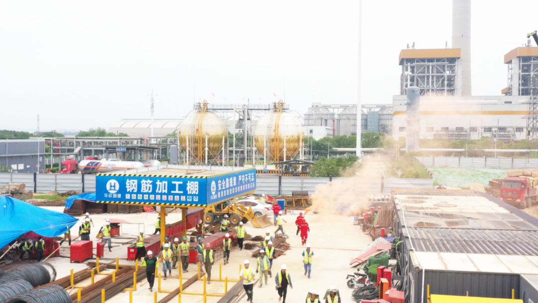 【安全生产月】化机公司化工装备智能制造升级改造项目举行应急疏散演练(图3) 【安全生产月】化机公司化工装备智能制造升级改造项目举行应急疏散演练(图3)