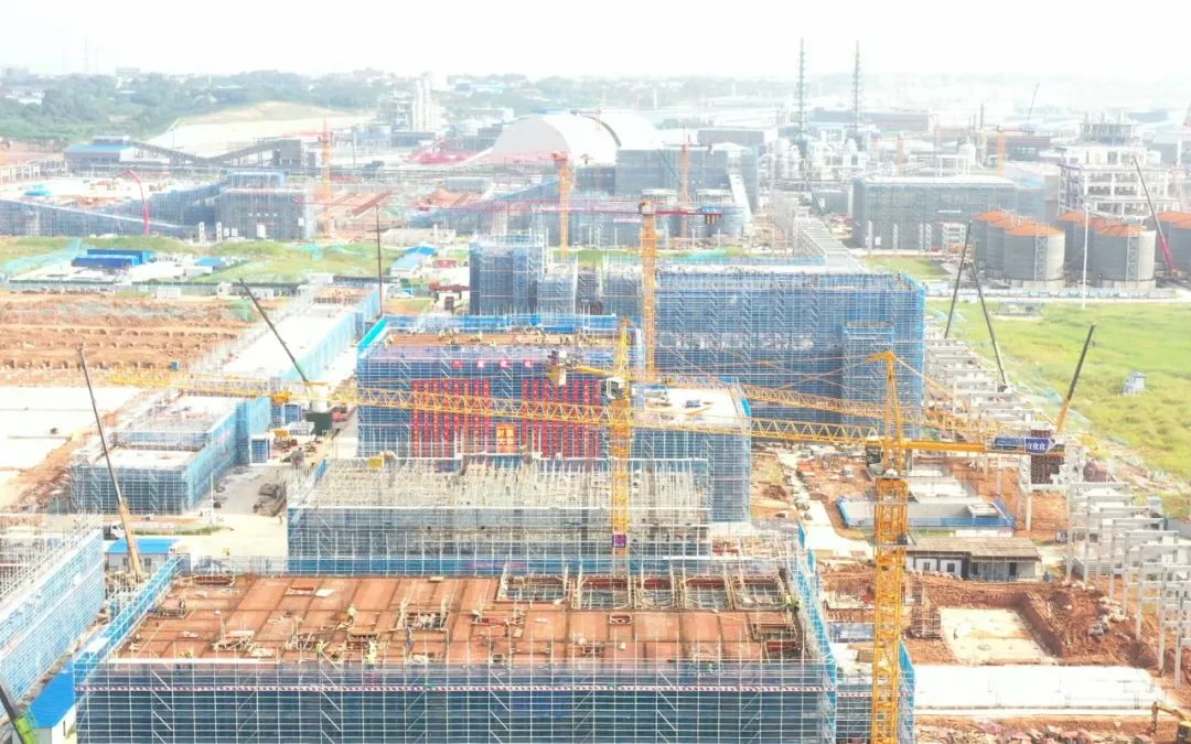 宜化磷化工项目高档阻燃剂装置顺利封顶(图4) 宜化磷化工项目高档阻燃剂装置顺利封顶(图4)