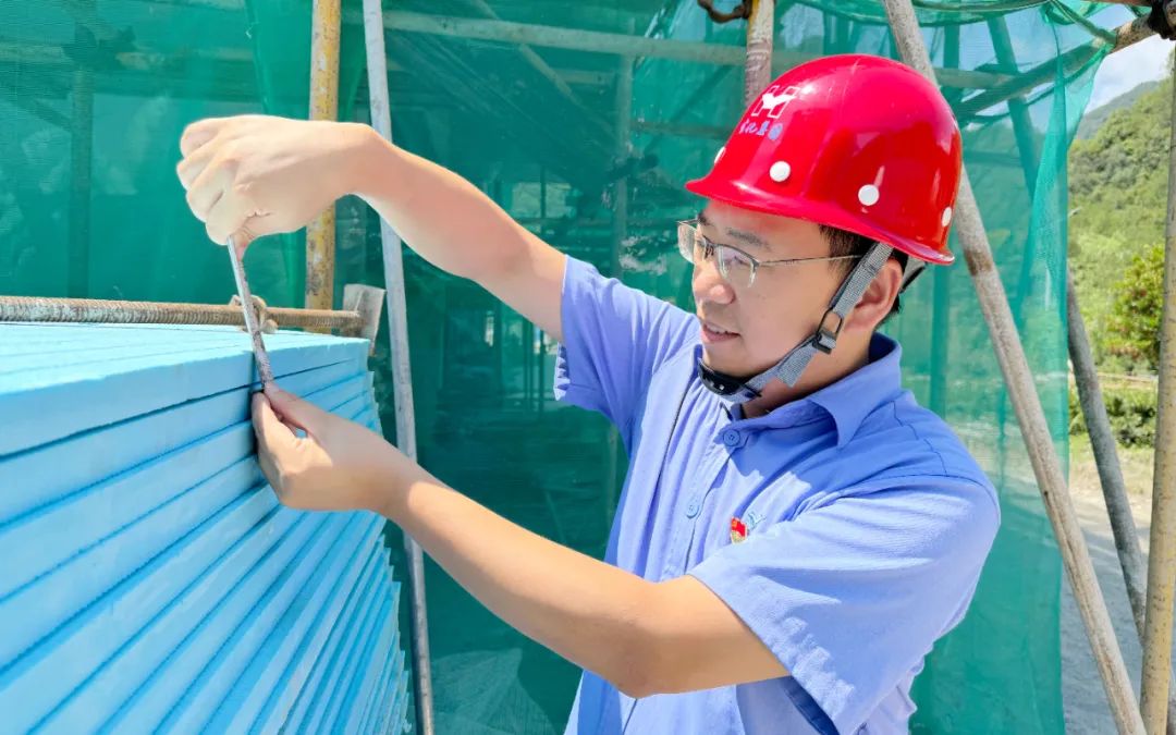 【宜化榜样】宜化矿业郑成:肩负“打铁之责”,练就“铁打之身”(图4) 【宜化榜样】宜化矿业郑成:肩负“打铁之责”,练就“铁打之身”(图4)