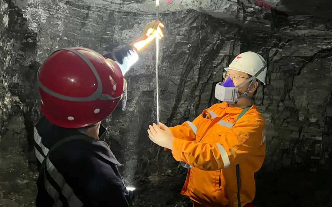 【宜化榜样】宜化矿业郑成:肩负“打铁之责”,练就“铁打之身”(图5) 【宜化榜样】宜化矿业郑成:肩负“打铁之责”,练就“铁打之身”(图5)